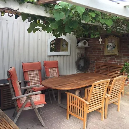 Haus Strandlaeufer 4 *